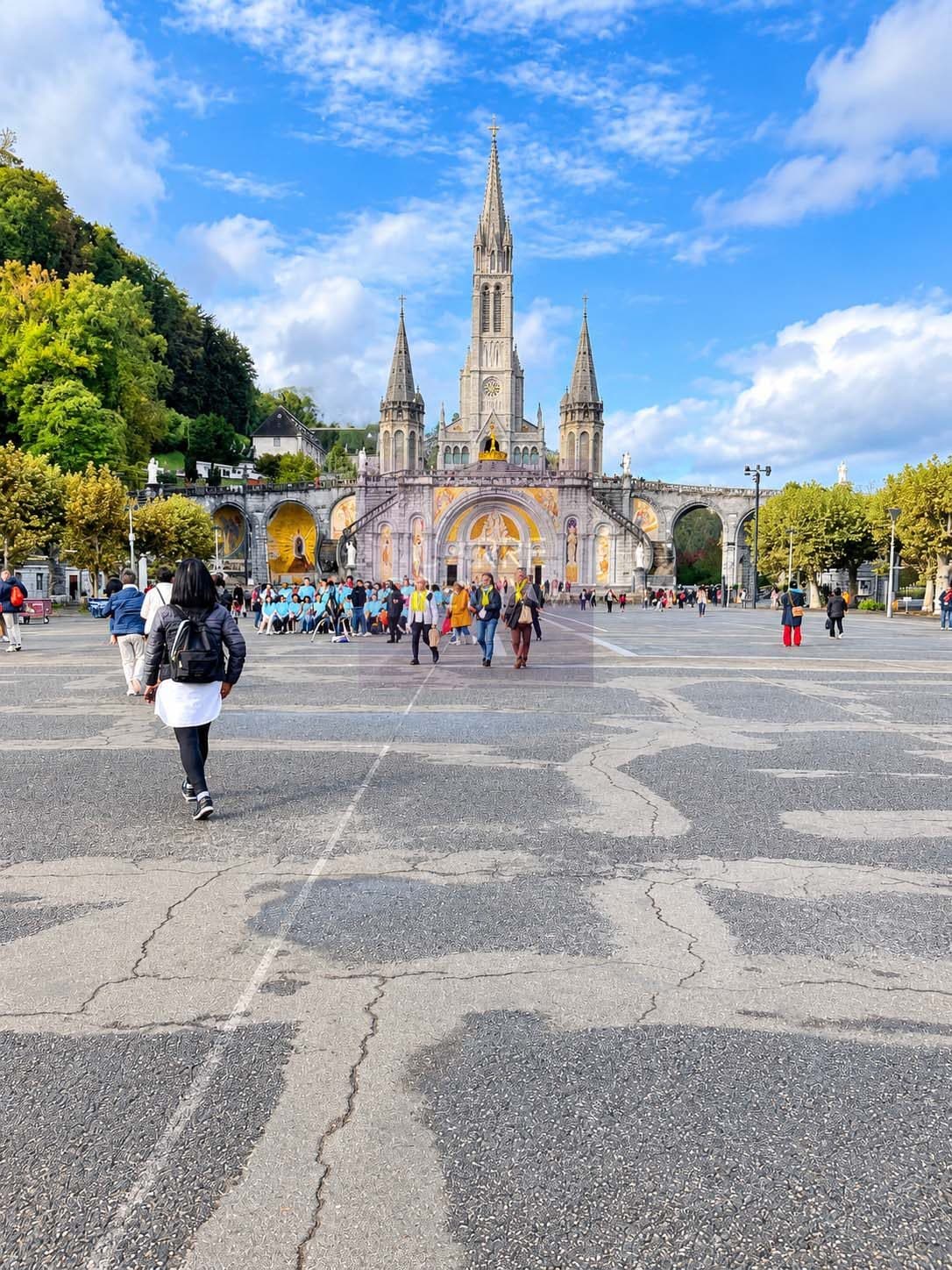 Au sanctuaire de Lourdes
